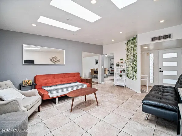6832 N Autumn Pl, Tucson, AZ 85741