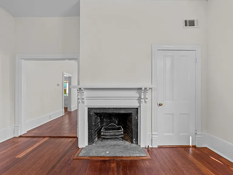 325 N Market St — Photo 10