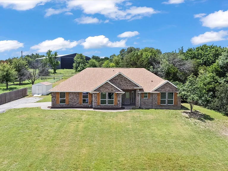 2517 Hayley Dr — Photo 1