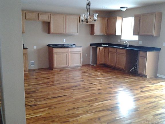 4th image of 32008 Saint Margaret St