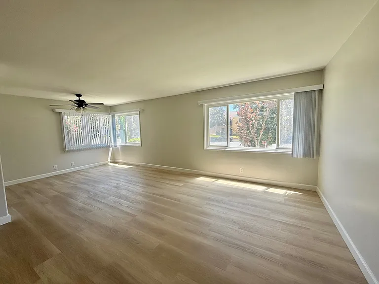 919 E Carson St #1 — Photo 3