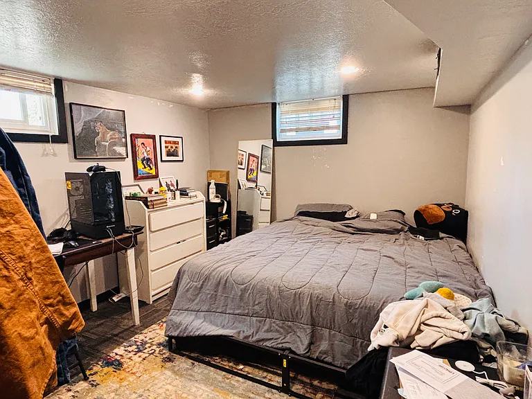 1368 Davis Ave — Photo 9