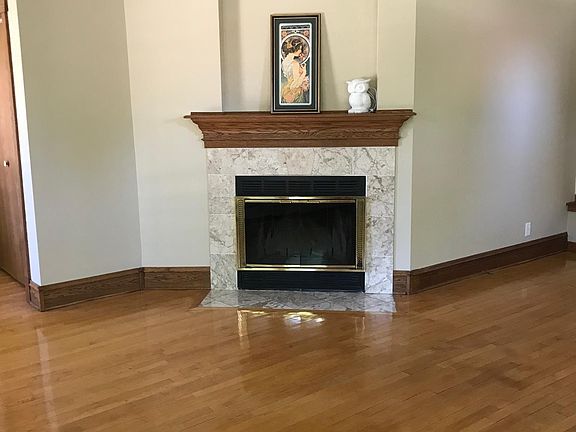 3rd image of 226 E Grantley Ave