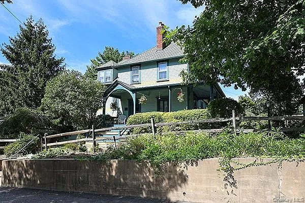 3 bed, 1.0 bath, 1000 sqft, $3,200 — Photo 2