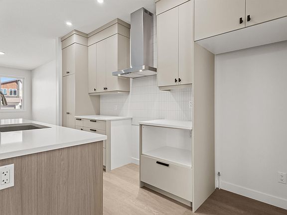 3rd image of 284 Paterson Way SW