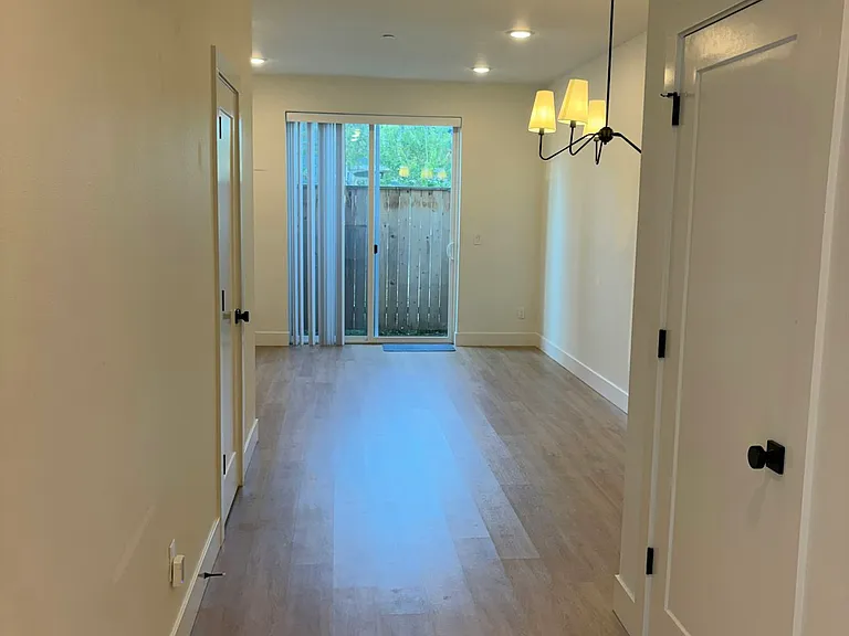 6657 N Fessenden St — Photo 5