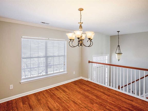 5th image of 427 Barrington Hills Dr