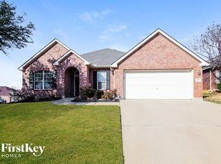 860 Roaring Springs Rd, Grand Prairie, TX 75052