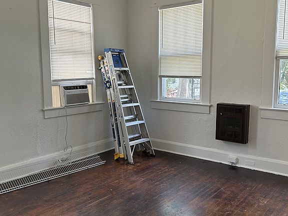 5th image of 2319 W Texas Ave #1