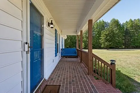 3 bed, 2215 sqft, $2,800 — Photo 2