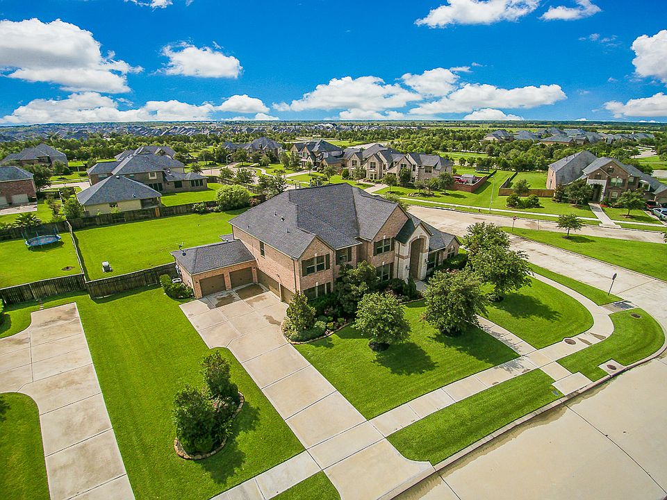 Beautiful Corner lot!