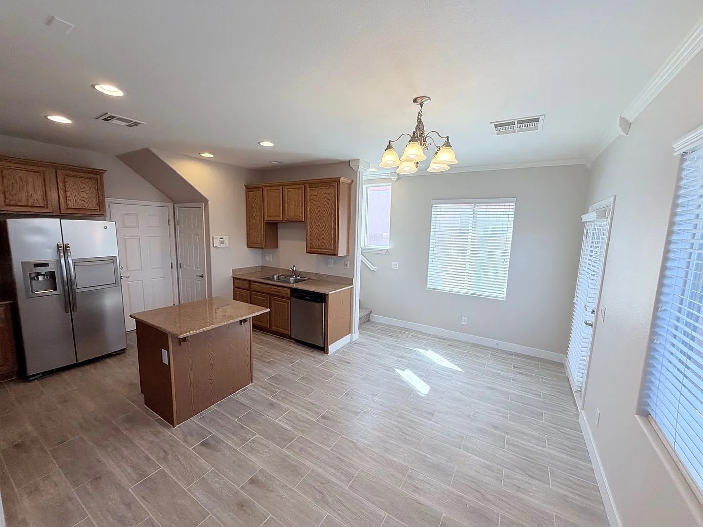 2 Story 3 bed + Loft, 2.5 Bath Home in NW — Photo 4