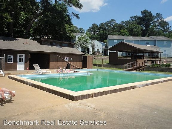 4th image of 2227 Timberwood Cir S