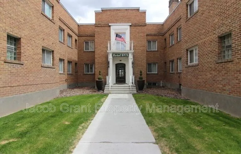 676 Memorial Dr #204 — Photo 2