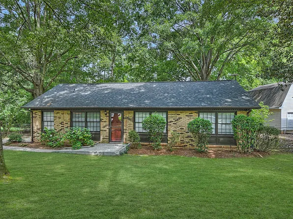 218 Clearbrook Rd, Matthews, NC 28105