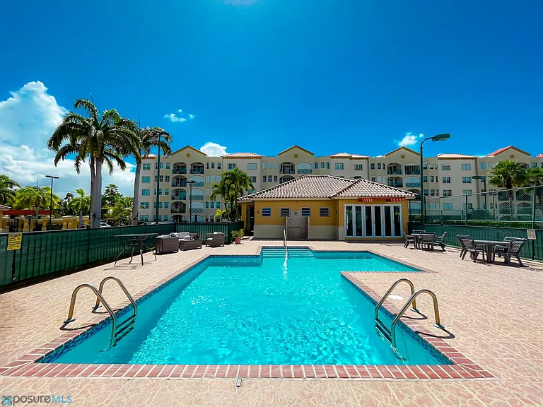 F Royal Palm #102 — Photo 41