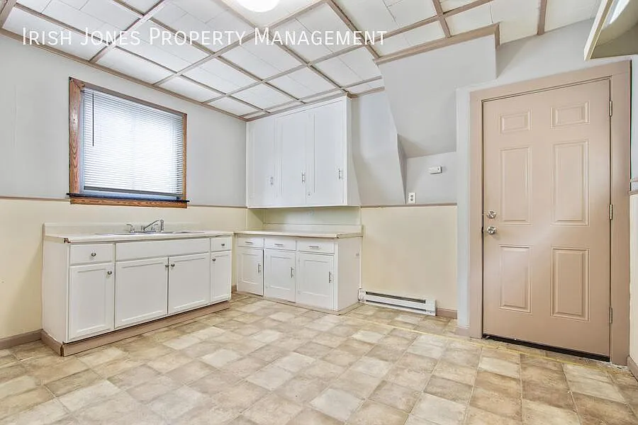 Building Photo - 106 Reiman St #1
