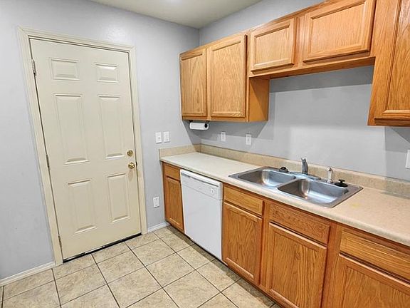 5th image of 4111 SW Shadowrock Pl #1