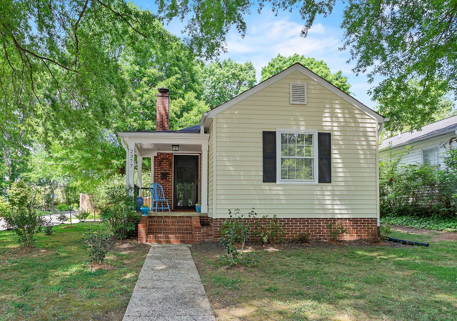 Boutique-Style retreat in the heart of Ardmore — Photo 1