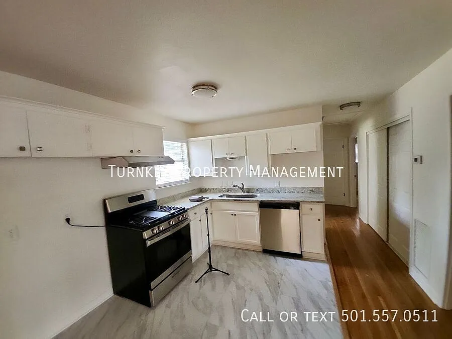Charming 3-Bedroom Little Rock Rental — Photo 2