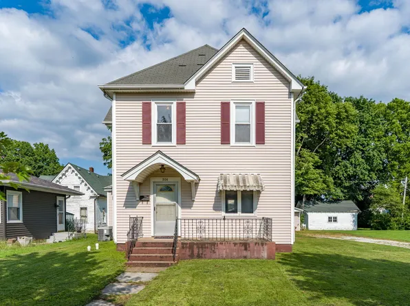 206 N College Ave, Aledo, IL 61231