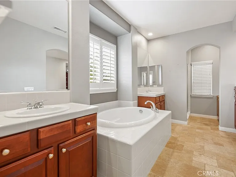 1 Bower Ln — Photo 24