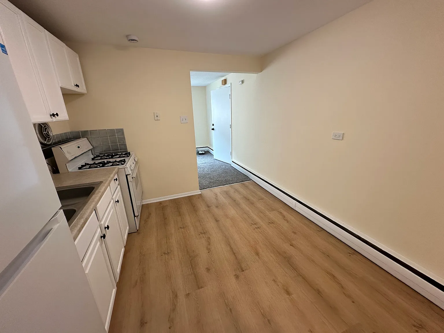 1 bed, 1000 sqft, $1,100 — Photo 3