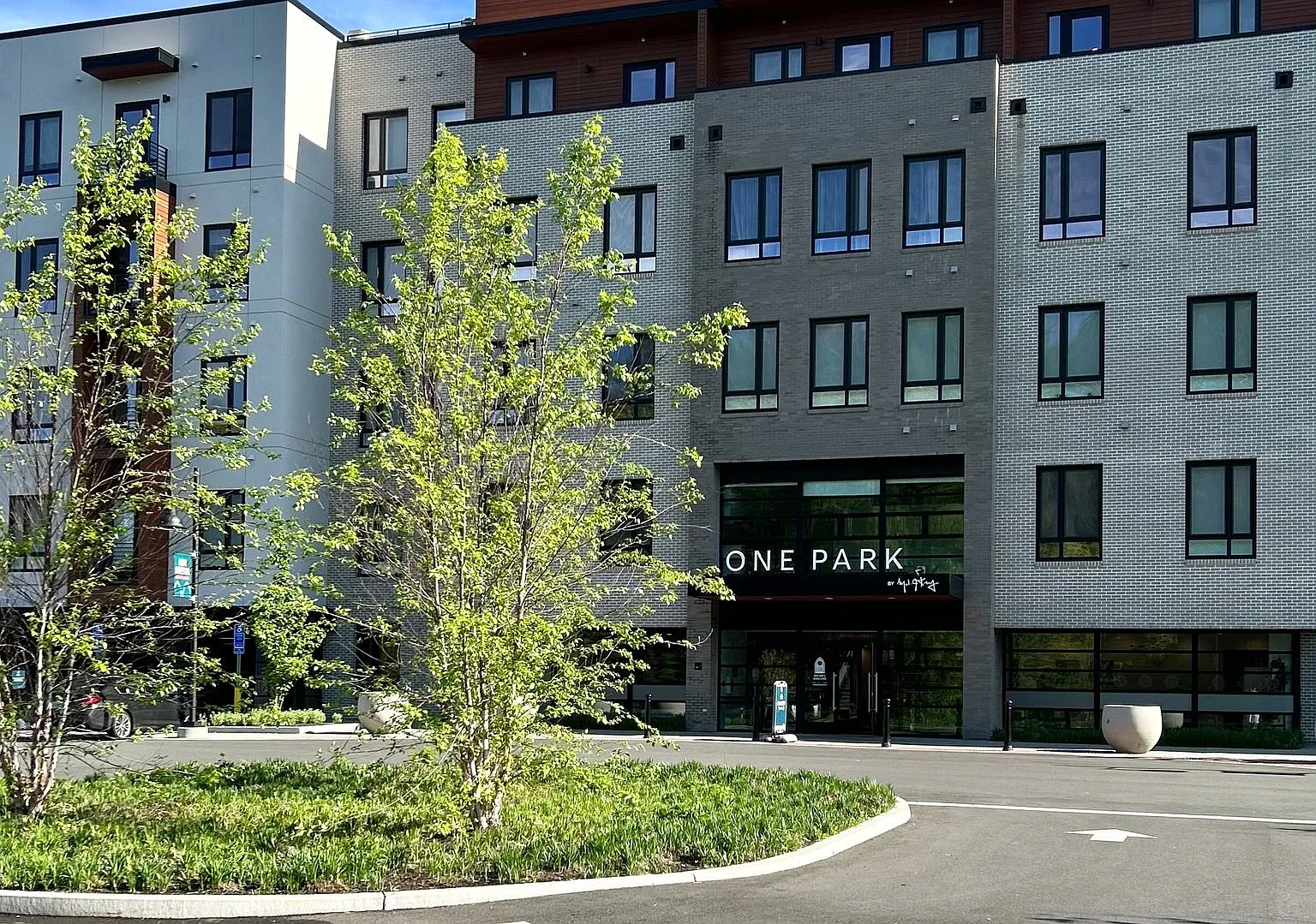 One Park Apartments — Photo 1