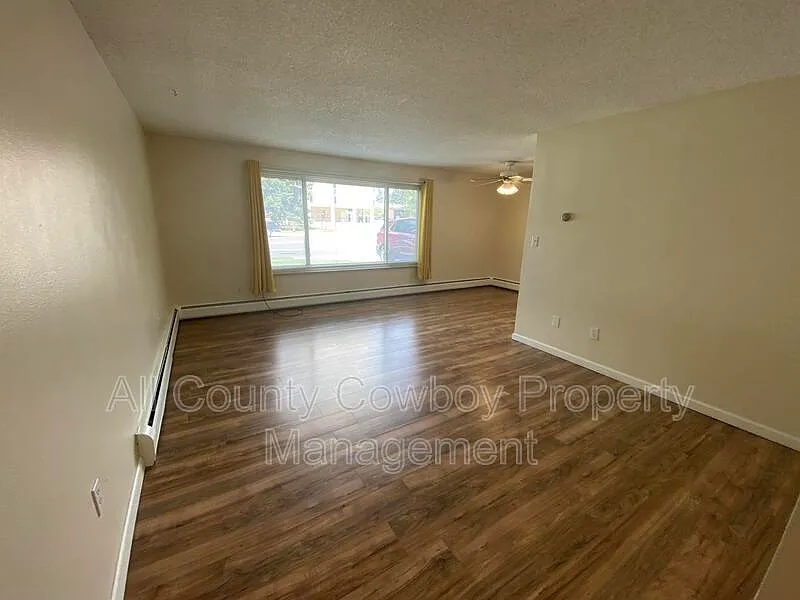 2 bed, 1.0 bath, $1,200 — Photo 3