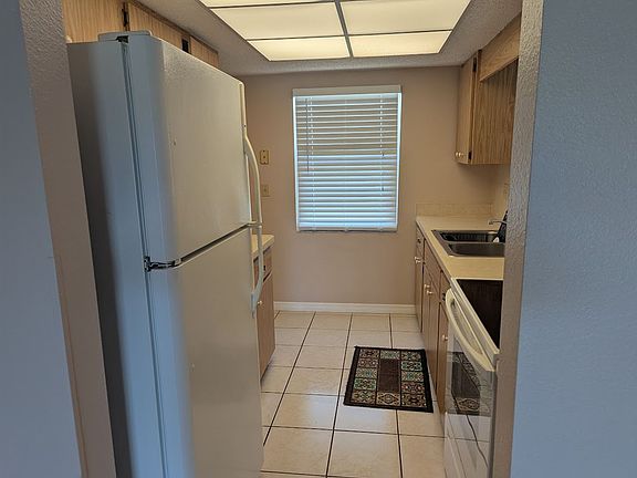 3rd image of 331 Boundary Blvd Unit A