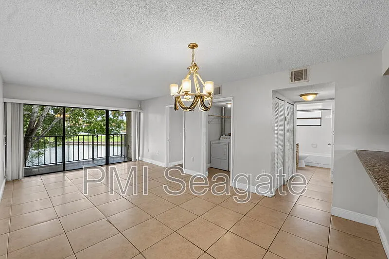 2 bed, 2.0 bath, 904 sqft, $1,900 — Photo 4