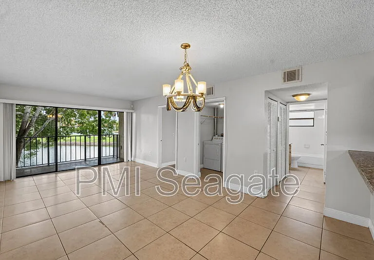 1543 Lake Crystal Dr #G — Photo 1