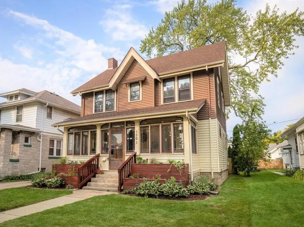 1501 South 58th STREET, West Allis, WI 53214