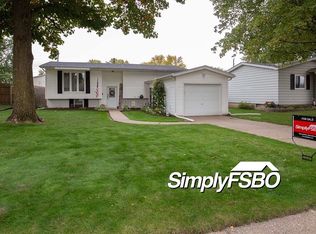 1871 Bristol Dr, Bettendorf, IA 52722