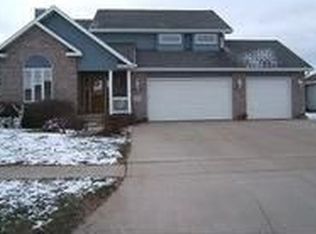415 Baywood Dr, Sergeant Bluff, IA 51054
