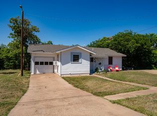 907 E Hamilton St, Stamford, TX 79553