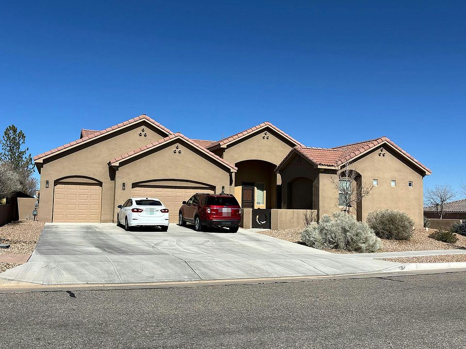 1st image of 2425 Desert View Rd NE