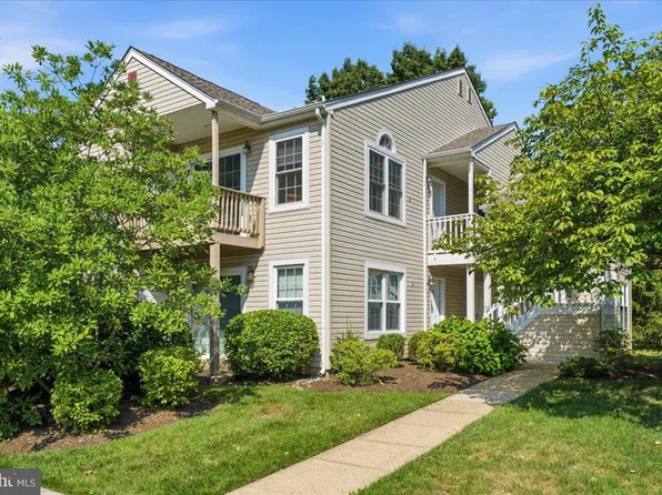2606 Beacon Hill Dr, Southampton, PA 18966