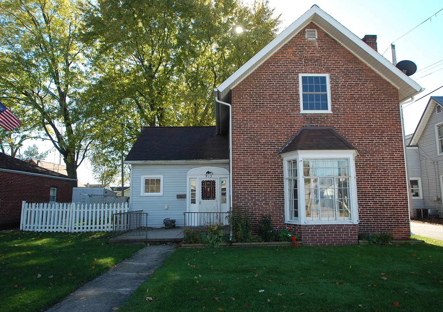 Nice 3 Bedroom 2 Bathroom Single Family Home Near Downtown Goshen — Photo 1