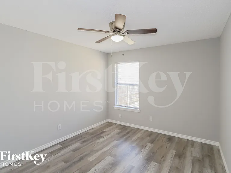8136 Iris Cir — Photo 13