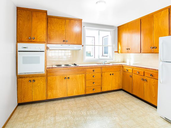 3rd image of 2401 23rd Ave APT 3