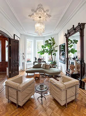 Sold by Compass | media 1