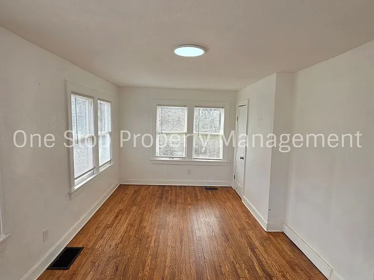 1813 E 85th St — Photo 12