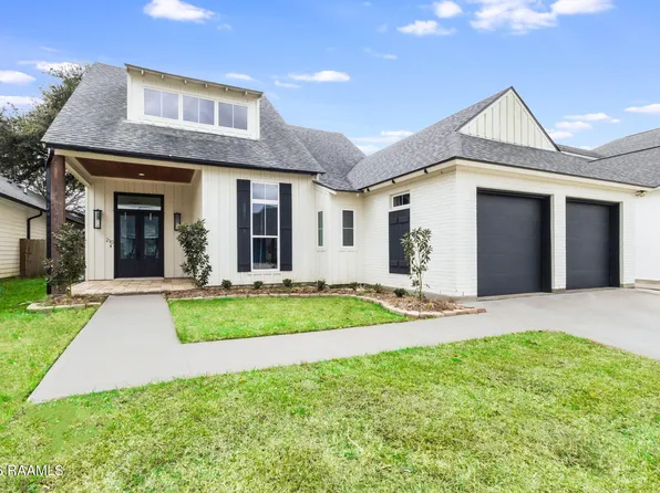 210 Treescape Dr, Lafayette, LA 70508