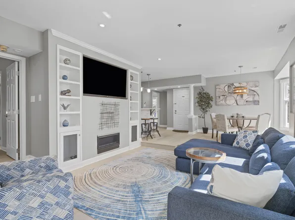 235 New Bern Pl #201, Raleigh, NC 27601