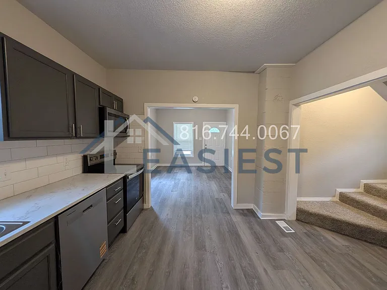 4501 E 19th St — Photo 7