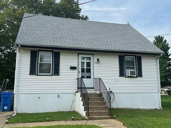 3rd image of 318 Essex Ave