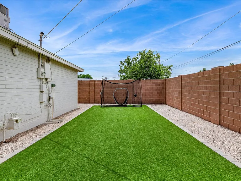4228 N 44th Pl — Photo 29