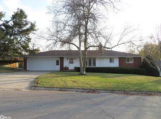 506 Sunset Ln, Marshalltown, IA 50158