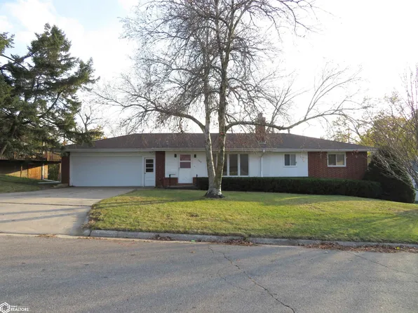 506 Sunset Ln, Marshalltown, IA 50158